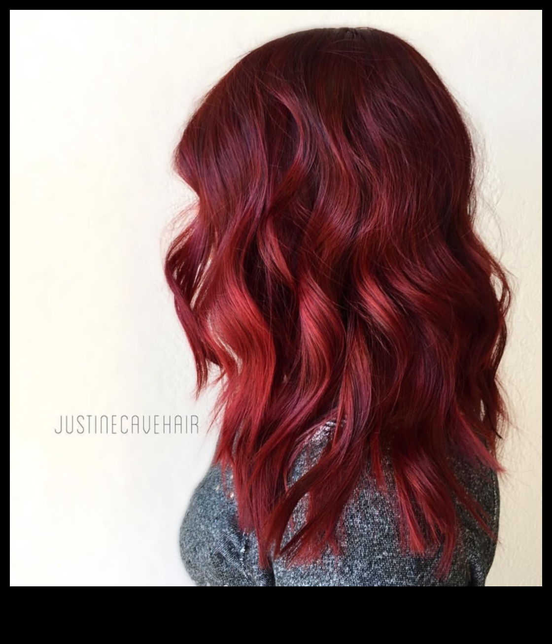 Rubīna atspulgi: sarkanas un kastaņbrūnas frizūras, kas atspoguļo jūsu iekšējo skaistumu