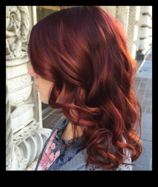 Mūžīga elegance: vintage sarkanas un kastaņbrūnas frizūras klasiskai pievilcībai