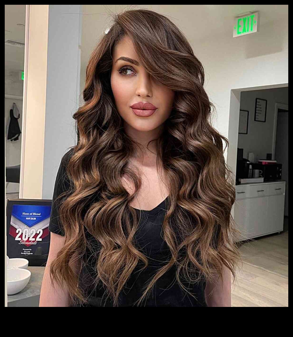 Brunetes mati un bizness: profesionālas frizūras birojam