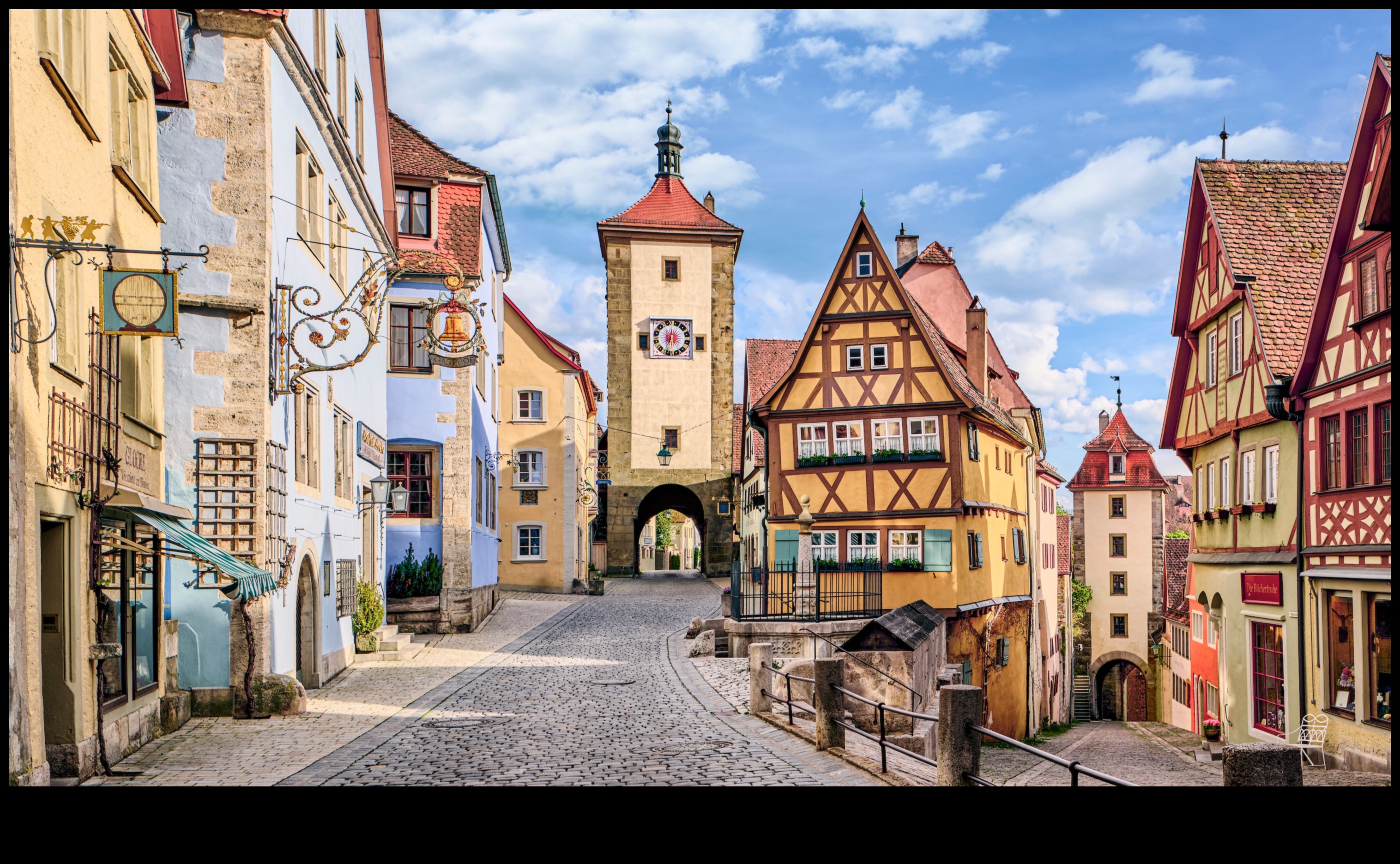 Savdabīgi ciemati: burvīgs skats uz pilsētu un ciematu