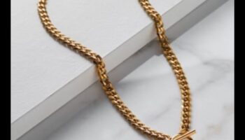 Radiant Allure: piepūles Glam ar modes rotaslietas