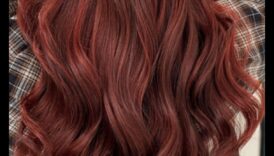 Rubīna atspulgi: sarkanas un kastaņbrūnas frizūras, kas atspoguļo jūsu iekšējo skaistumu